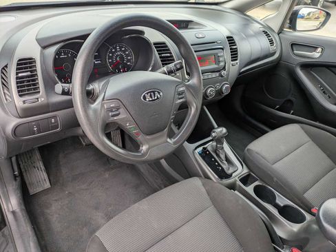 Used 2017 Kia Forte LX image 2