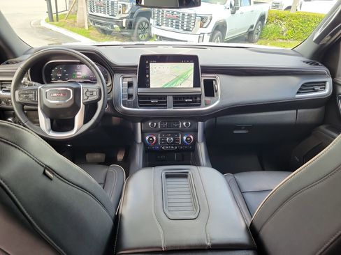 Used 2023 GMC Yukon SLT w/ SLT Luxury Package RWD image 19