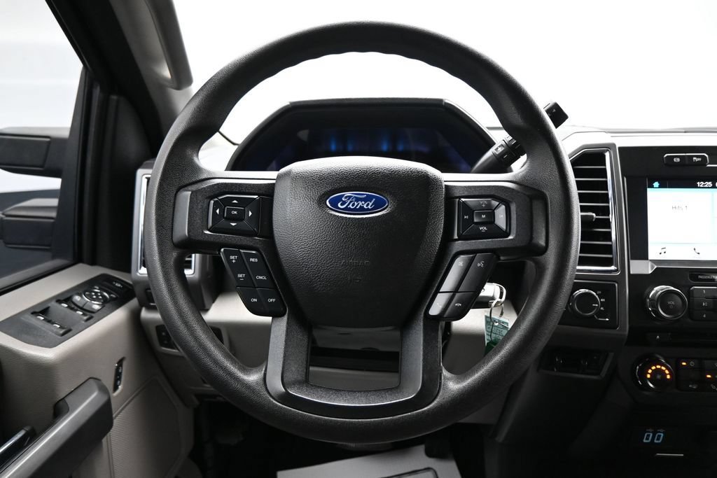 Used 2018 Ford F250 XLT w/ XLT Premium Package AWD/4WD image 17