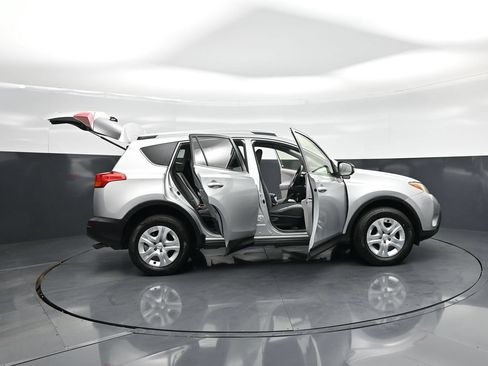 Used 2013 Toyota RAV4 LE FWD image 4