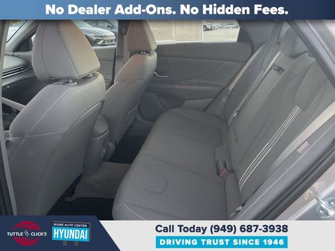 Certified 2024 Hyundai Elantra SEL w/ Convenience Package image 18