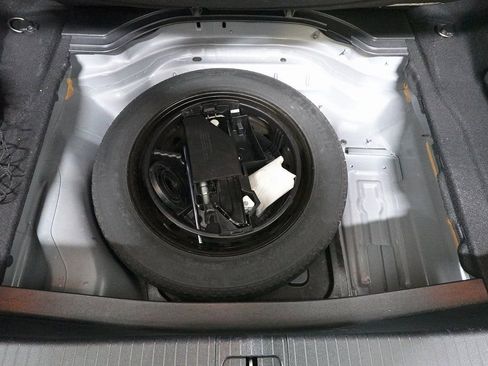 Used 2013 Mercedes-Benz E 350 4MATIC Sedan image 26