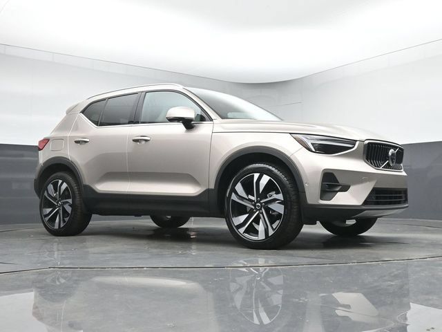 Used 2024 Volvo XC40 B5 Ultimate AWD/4WD image 32