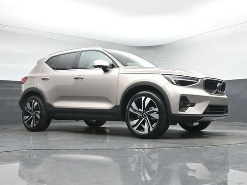 Used 2024 Volvo XC40 B5 Ultimate AWD/4WD image 32