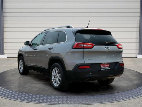 Used 2015 Jeep Cherokee Latitude AWD/4WD image 5