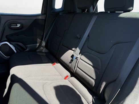 Used 2018 Jeep Renegade Latitude w/ Popular Equipment Group AWD/4WD image 13