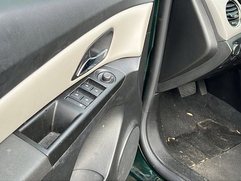 Used 2014 Chevrolet Cruze LT image 15