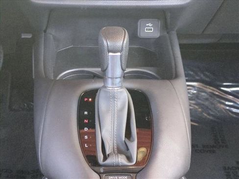 Used 2025 Honda HR-V LX image 12