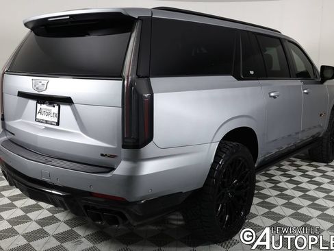 Used 2026 Cadillac Escalade ESV V w/ LPO, ONYX Package AWD/4WD image 5