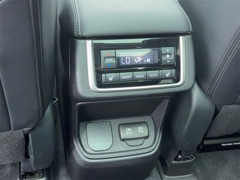 Used 2022 Subaru Ascent Limited w/ Technology Package image 43