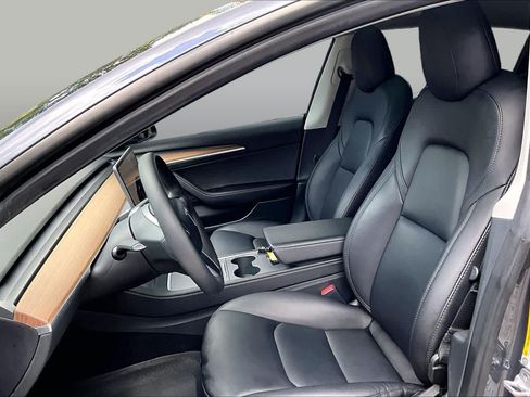 Used 2023 Tesla Model 3 Standard Range RWD image 7