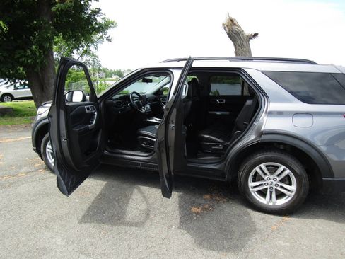 Used 2022 Ford Explorer XLT AWD/4WD image 24