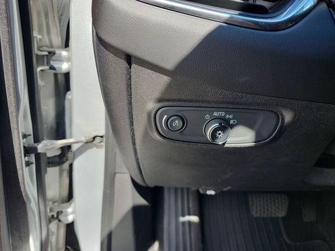 Used 2018 Chevrolet Equinox LT image 12