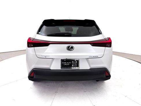 Used 2025 Lexus UX 300h FWD w/ Accessory Package (Z1) image 15