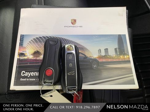 Used 2020 Porsche Cayenne S image 55