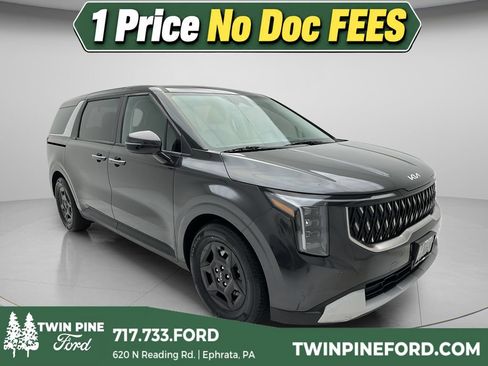 Used 2025 Kia Carnival FWD image 1