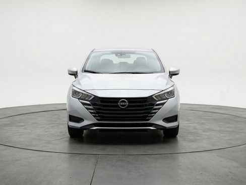 Used 2025 Nissan Versa SV image 2