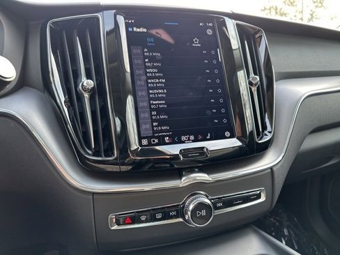 Certified 2025 Volvo XC60 B5 Core image 22