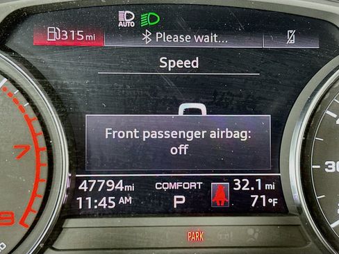 Used 2023 Audi Q5 2.0T Premium w/ Convenience Package AWD/4WD image 19