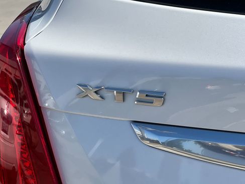 Used 2017 Cadillac XT5 Premium Luxury w/ Driver Assist Package image 28