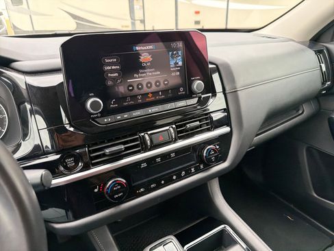 Used 2025 Nissan Pathfinder SV AWD/4WD image 18