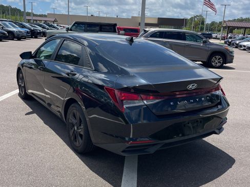 Used 2021 Hyundai Elantra SEL FWD image 12