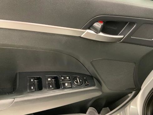 Used 2020 Hyundai Elantra SE w/ Cargo Package (C1) image 25