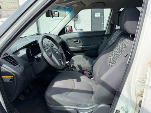 Used 2010 Kia Soul + image 12