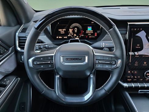 Used 2025 GMC Acadia Denali w/ Super Cruise Package image 25