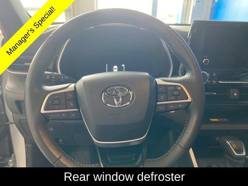 Used 2025 Toyota Highlander XSE AWD/4WD image 5