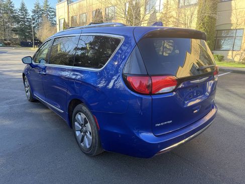 Used 2018 Chrysler Pacifica Limited w/ Advanced Safetytec Group image 8