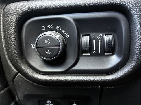 Used 2023 RAM 1500 Laramie AWD/4WD image 16