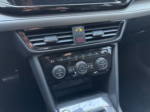 Used 2024 Volkswagen Taos SE w/ MDO Package image 21