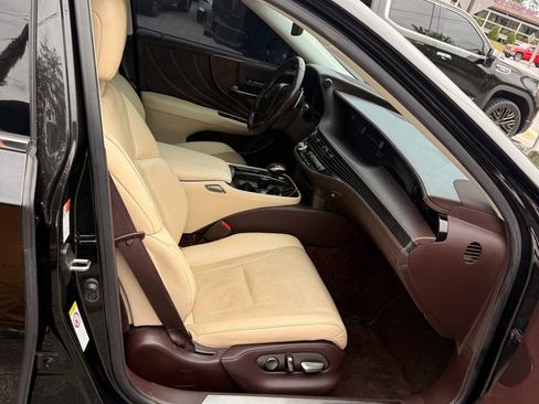 Used 2019 Lexus LS 500 w/ Accessory Package (Z2) RWD image 5