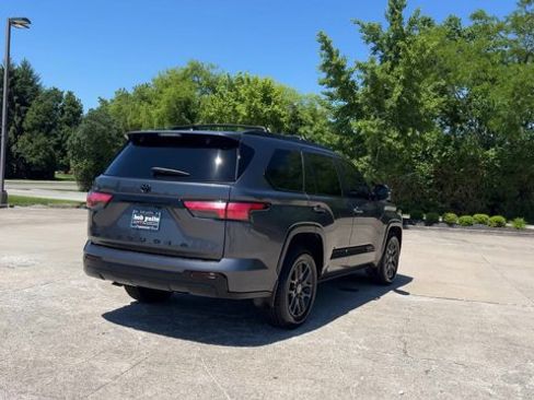 Used 2024 Toyota Sequoia Platinum AWD/4WD image 8