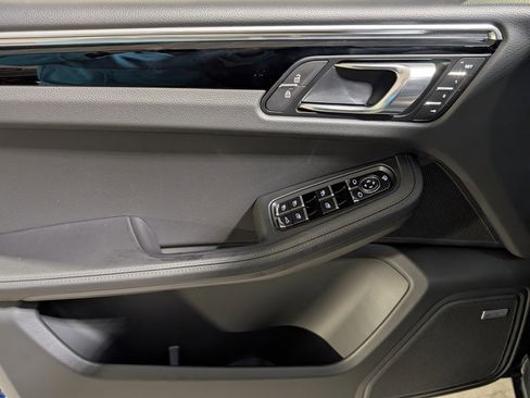 New 2026 Porsche Macan image 18