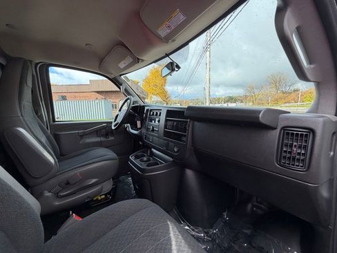 Used 2024 GMC Savana 2500 w/ Driver Convenience Package image 12