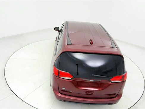 Used 2018 Chrysler Pacifica Touring Plus w/ S Appearance Package FWD image 16
