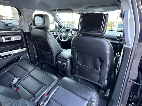 Used 2021 Ford Explorer Limited w/ Equipment Group 301A AWD/4WD image 13