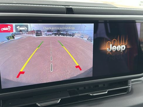 Used 2025 Jeep Wrangler Unlimited Sahara image 22