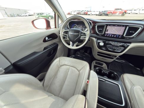 Used 2019 Chrysler Pacifica Limited w/ Advanced Safetytec Group image 28