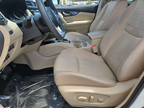 Used 2017 Nissan Rogue SV w/ SV Premium Package FWD image 17