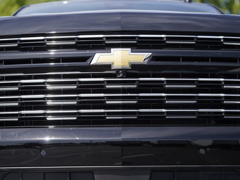 Used 2025 Chevrolet Tahoe High Country AWD/4WD image 37