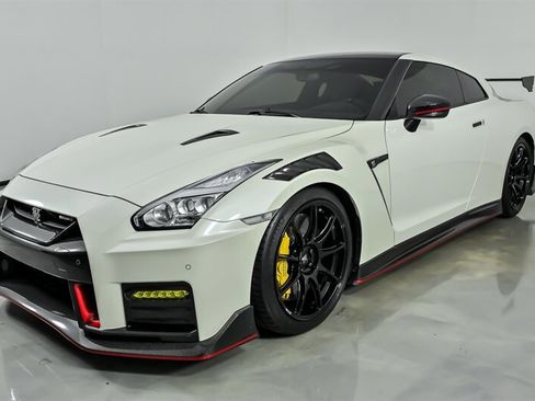 Used 2020 Nissan GT-R NISMO AWD/4WD image 6