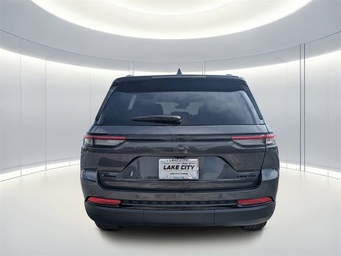 New 2025 Jeep Grand Cherokee Limited w/ Black Appearance Package image 5