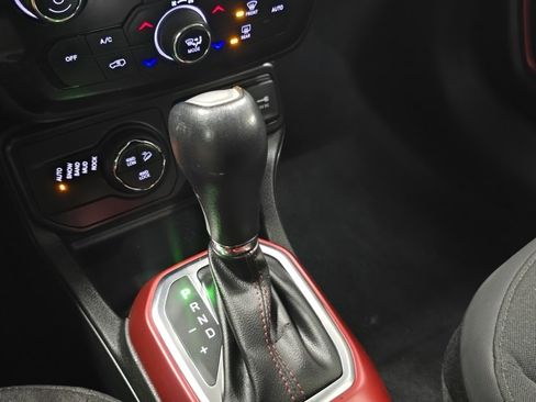 Used 2021 Jeep Renegade Trailhawk image 28