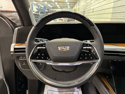 Used 2025 Cadillac Escalade Sport Platinum AWD/4WD image 15