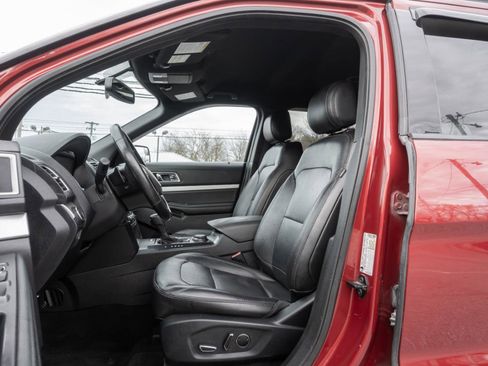 Used 2016 Ford Explorer XLT w/ Equipment Group 202A image 14