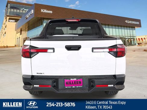 Used 2025 Hyundai Santa Cruz SE FWD image 8