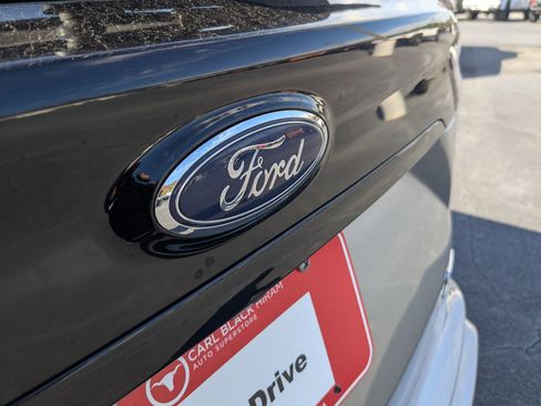 Used 2020 Ford Edge ST image 29